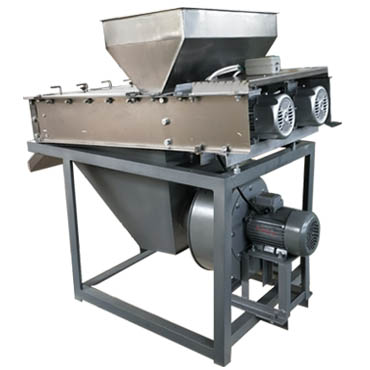 Peanut peeling machine